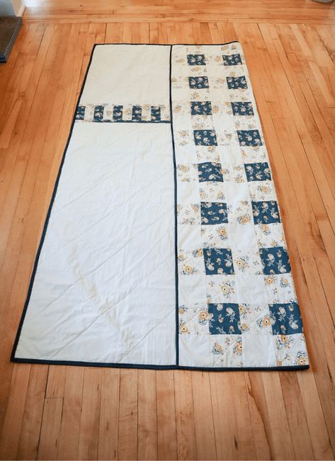 How to Fold a Quilt for a Quilt Ladder - Hailey Stitches How To Fold Blankets On A Blanket Ladder, Quilt Ideas Patterns, Quilt Ladder, Space Quilt, Metal Ladder, Diy Ladder, Bamboo Blanket, Quilt Rack, Finished Quilts