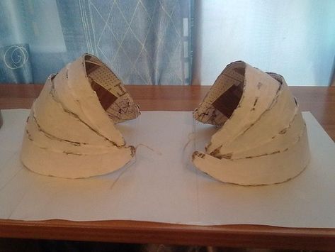 Dork of Berk — Astrid Shoulder Pads Tutorial Shoulder Tutorial, Astrid Cosplay, Nordic Inspiration, Musical Costumes, Dragon Armor, Viking Costume, Acrylic Spray Paint, Cosplay Armor, Shoulder Armor