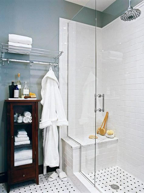 Stack up your towels on a towel rack for a boutique look: http://www.bhg.com/bathroom/storage/storage-solutions/bathroom-towel-display-ideas/?socsrc=bhgpin062914stackthemup&page=4 Clear Glass Shower Door, Timeless Bathroom Design, Makeover Kamar Mandi, Mini Bad, Timeless Bathroom, Small Remodel, White Subway Tile, Small Bath, 아파트 인테리어