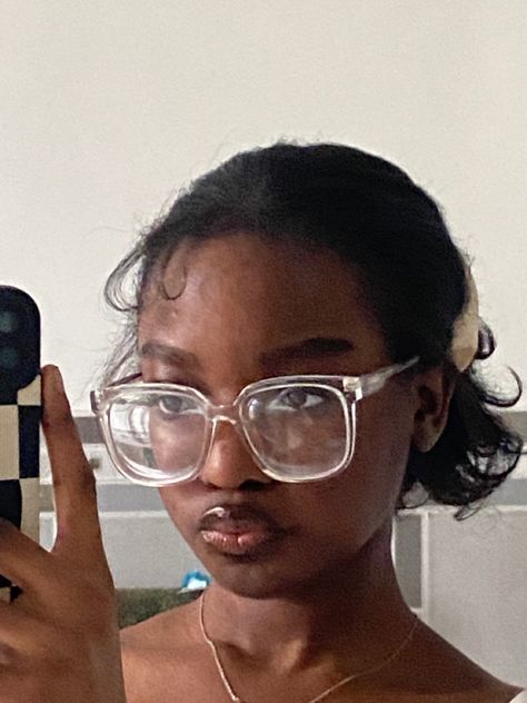 Clear Frame Glasses Aesthetic, Makeup For Clear Glasses, Black Oversized Glasses, Clear Glasses On Black Women, Clear Frame Glasses Black Woman, Big Framed Glasses, Clear Glasses Black Women, Glasses For Black Women, Glasses On Black Women