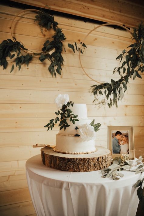 Cake Table Wedding Simple, Rustic Cake Table Wedding, Small Wedding Cake Table, Simple Cake Table Decor, Simple Wedding Cake Table, Simple Cake Table, Wedding Reception Cake Table, Rustic Cake Tables, Wedding Cake Display Table