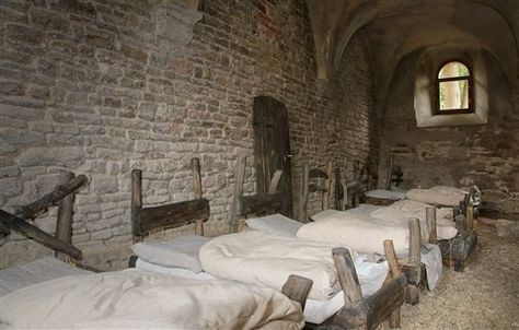 Monastery Aesthetic, Medieval Bedroom, Medieval Times, Interior Photo, Lisbon Portugal, Digital Cameras, 14th Century, Dragon Age, Digital Photography