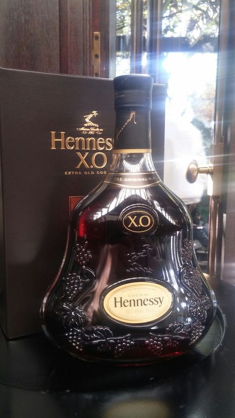 Hennessy Cognac XO  www.hennessy.com  #SouthAfrica #Wine #Gauteng #CapeTown #Durban #Farmall #Zandspruitroad #winebar #bar #Sommelier #MiguelChan White Hennessy, Ballantines Whisky, Hennessy Cognac, Hennessy Xo, Vodka Packaging, Rich Gifts, Liqueur Drinks, Pretty Alcoholic Drinks, Alcohol Bar