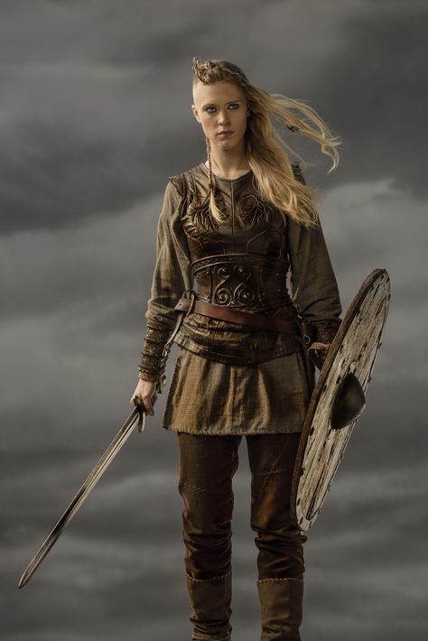 calime91: “Vikings Season 3 Character | Þórunn ” Female Viking Costume, Lagertha Costume, Nola Halloween, Vikings Costume Diy, Viking Heritage, Viking Warrior Woman, Viking Cosplay, Vikings Season, Viking Armor