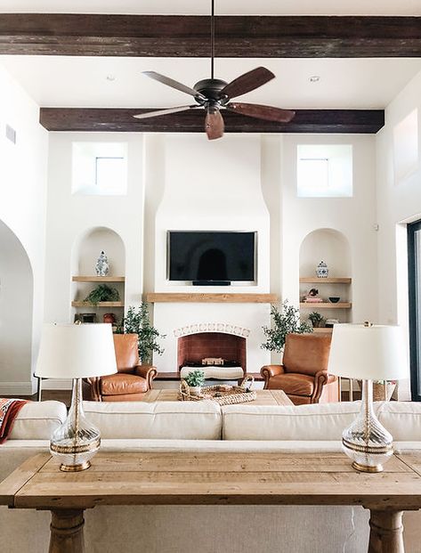 Spanish Modern Living Room, Modern Spanish Living Room, Spanish Colonial Living Room, Spanish Style Living Room, Modern Spanish Style Homes, Spanish Colonial Decor, Mediterranean Style Living Room, Spanish Living Room, Spanish Style Home Interior