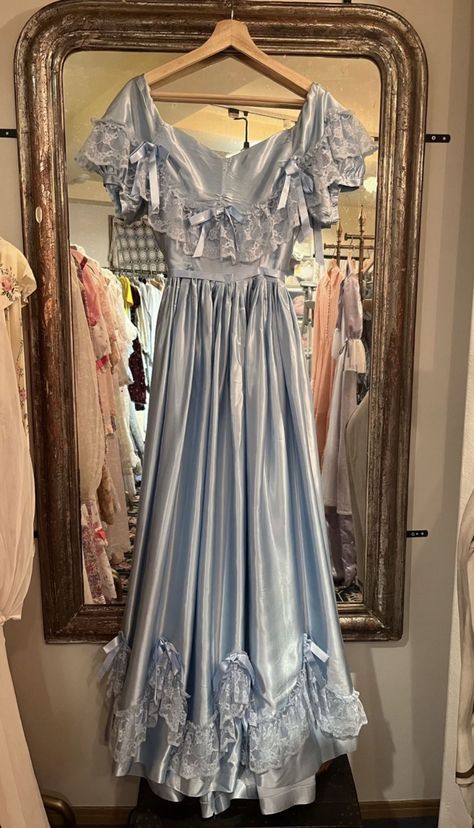 Blue Vintage Dress, Marie Antoinette, Fancy Dresses, Dream Dress, Blue Dress, Dress Ideas, Dream Wardrobe, Pretty Dresses, Aesthetic Clothes