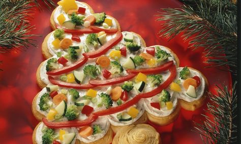 Tree-Shaped Crescent Veggie Appetizer recipe and reviews - What do you get when you combine Pillsbury* Crescents with fresh veggies and cream cheese? The answer: This colourful veggie-topped Crescent Roll Fruit Pizza, Cold Veggie Pizza, Veggie Appetizers, Appetizer Buffet, Baked Rolls, Veggie Pizza, Fruit Pizza, Crescent Roll, Veggie Tray