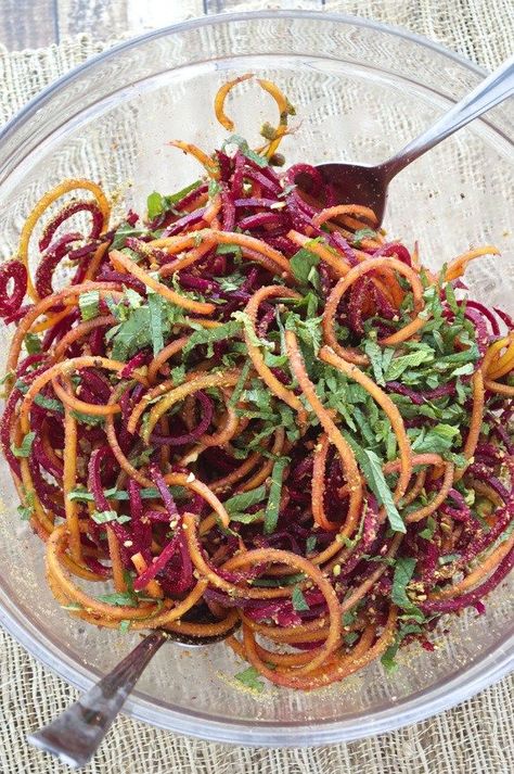 Spiralized Beet Salad VIA Fashionable Cook Spiralized Beets, Homemade Gluten Free Pasta, Beet Noodles, Cherries Salad, Beet Salad Recipes, Beet Recipes, Spiralizer Recipes, Veggie Noodles, Homemade Gluten Free