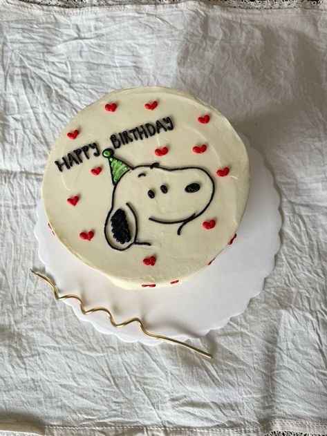 Snoopy Bday Party, Snoopy Cake Pops, Snoopy Cakes Birthdays, Snoopy Desserts, Snoopy Party Decorations, Snoopy Cake Birthdays, Snoopy Cake Ideas, Snoopy Party Ideas, Planet Cake Pops