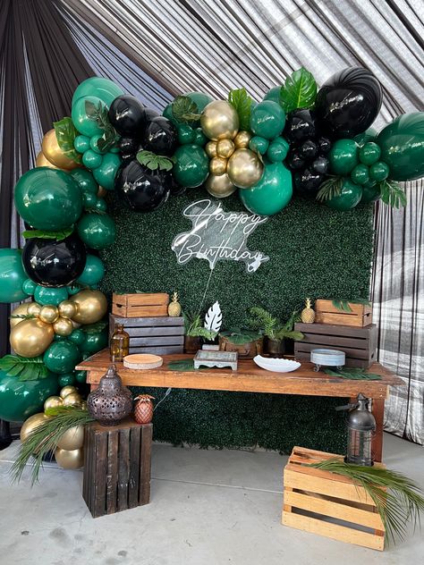 Peter Pan Balloon Arch, Green Hedge Backdrop, 1st Birthday Jungle Theme, Jungle Theme Backdrop, Event Installation, Whimsical Baby Shower, Gold Graduation Party, Ideas Fiesta, Graduation Party Themes