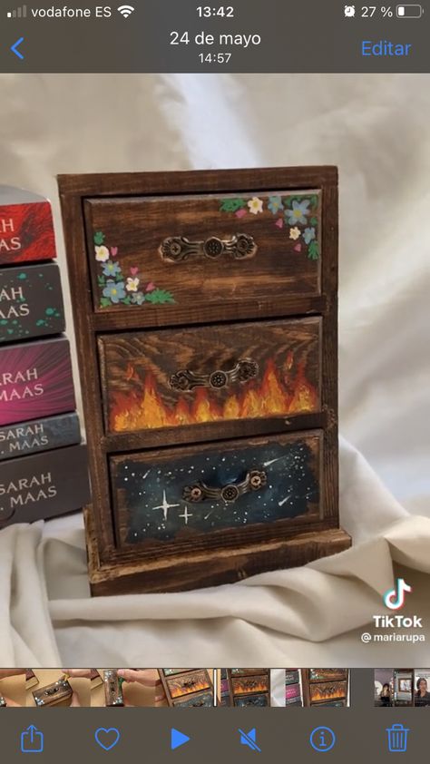 Acotar Room Aesthetic, Diy Bookish Decor, Velaris Decor, Acotar Craft Ideas, Acotar Home Decor, Acotar Dresser Painting, Acotar Bookshelf Decor, Bookish Paintings, Acotar Dresser