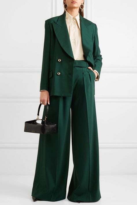 Womens Suit Fashion, Womens Green Suit, Green Suit Outfit, Double Breasted Blazer Outfit Women, Emerald Green Outfit, Green Suit, Woman Suit Fashion, Business Dress, Green Pants