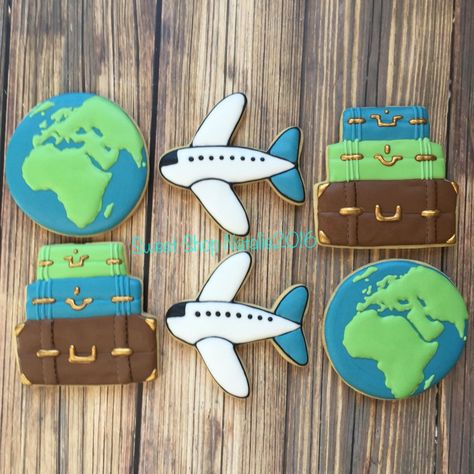 Looking for holiday gifts for travelers? From jewelry to luggage and more, this gift guide for female travelers is sure to provide some inspiration Whimsical Desserts, Fort Party, Travel Cookies, Airplane Cookies, Travel Baby Shower Theme, Gifts For Travelers, Baby Shower Sweets, Travel Baby Showers, Cookie Decoration