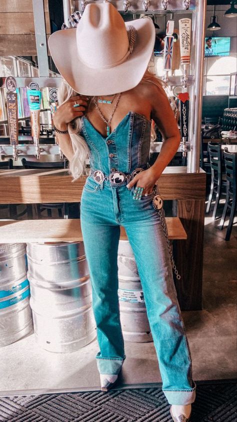 Wallen Concert Outfit Ideas, Morgan Wallen Concert Outfit Ideas, Country Concert Outfit Fall, Morgan Wallen Concert Outfit, Morgan Wallen Concert, Country Concert Outfit Ideas, Concert Outfit Fall, Country Concert Outfits, Anniversary Outfit