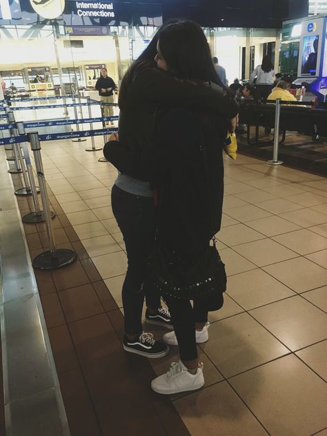 Friends Saying Goodbye At Airport, Airport Meeting Friends, Goodbye Picture Ideas, Goodbye Photo Ideas, Best Friend Travel Pictures Airport, Airport Photos Friends, Goodbye Best Friend, Airport Photo Ideas, Airport Friends