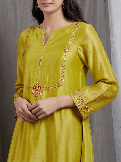 Karchupi Design, Embroidery Suits Punjabi, Kurti Embroidery, Kurta Patterns, Silk Kurti, Embroidery On Kurtis, Kurti Designs Latest, Kurti Neck, Kurti Embroidery Design