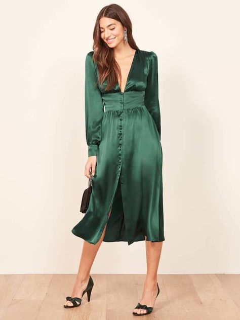 Wedding Guest Dresses Uk, White Long Gown, Wedding Guest Outfit Winter, Green Satin Dress, Winter Wedding Guest Dress, 파티 드레스, Girls Formal Dresses, Holiday Party Dresses, Silk Midi Dress