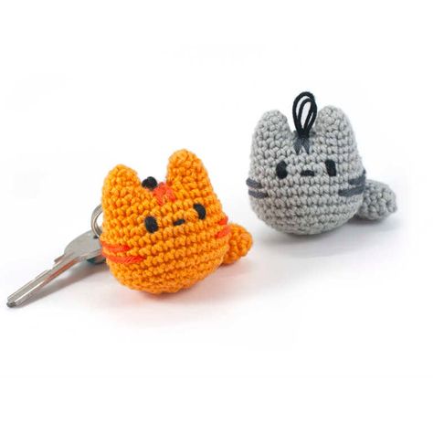 Crochet Paw Keychain, Crochet Tiny Cat Free Pattern, Crochet Cute Amigurumi, Crochet Cat Keychain Tutorial, Cat Crochet Keychain, Diy Fluffies, Chenille Crochet, Crochet Keyring Free Pattern, Toy Sewing Patterns