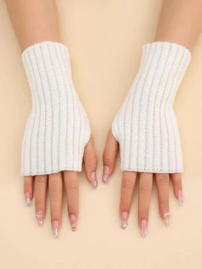 Moisturizing Gloves, Look Festival, Cream White Color, Climbing Clothes, Winter Outdoor Activities, Cold Weather Gloves, Fingers Design, Fingerless Gloves Knitted, Knitted Gloves