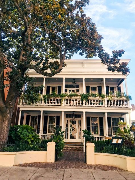 Charleston House Interior, Carolina Homes, Charleston Sc Homes, Charleston House Exterior, Charleston Houses, Charleston South Carolina Homes, Charleston Style Home, Charleston South Carolina Living, South Carolina Houses