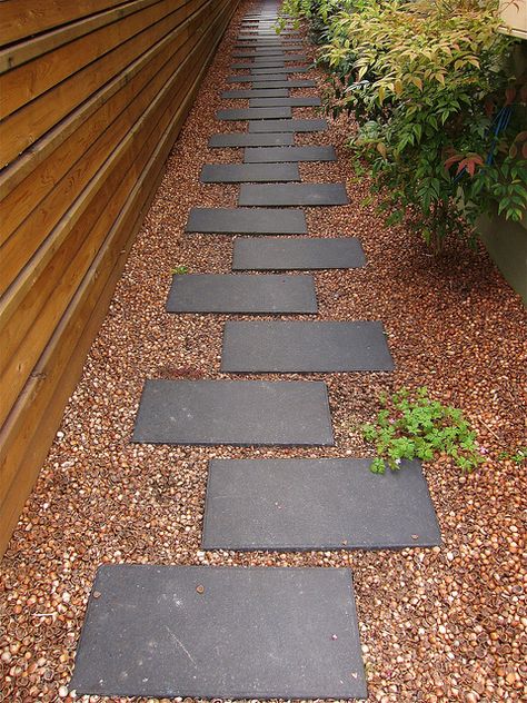 offset stone path. Walkway Stones Pathways, Gravel Walkway, Backyard Walkway, Walkway Design, Pathway Landscaping, Walkway Ideas, Path Ideas, Stone Walkway, Garden Walkway