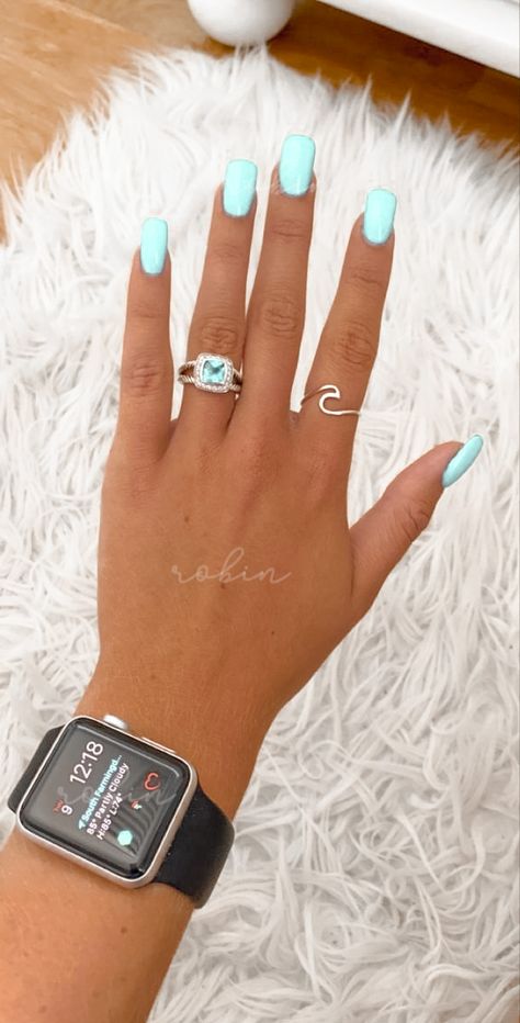 Cute Nail Colors For The Beach, 2023 Trendy Nail Colors, Preppy Nails One Color, Gel Nail Plain Colors, Nail Ideas For Jamaica, Summer Nails That Make You Look Tan, Nails Idea For Beach, Short Beach Acrylic Nails, Beachy Summer Nails 2023