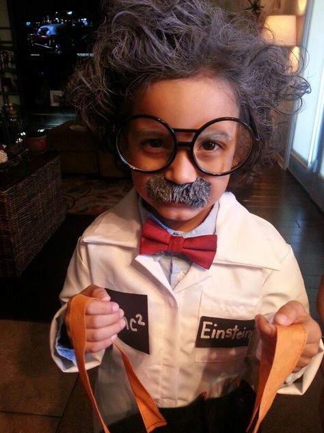 Einstein Costume! Albert Einstein Halloween Costume, Costumes With A Beard, Albert Einstein Costume, Einstein Costume, Beard Halloween Costumes, Beard Costume, Halloween Playlist, Book Day Costumes, Diy Kostüm