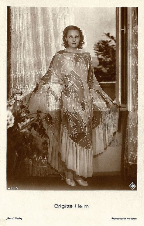 Brigitte Helm Metropolis 1927, Fritz Lang, Silent Movie, Antique Postcard, Old Hollywood Glamour, Silent Film, Photo Postcards, Winter Garden, Vintage Postcards