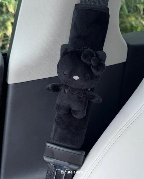 Adorable HelloKitty seat belt cover pad. Protects shoulders, suitable for all. Enhances car interior. 🌼 Now available at cutelalaco.com! Link in bio to shop. Follow @cutelalacoshop for more cute items! #hellokitty #hellokittylover #hellokittyfan #caraccessories #cars Cat Car Seat, Emo Car, Goth Car Interior, 2009 Volkswagen Beetle, Black Car Accessories, Goth Car, Cute Car Accessories, Gift Inspo, Cute Items