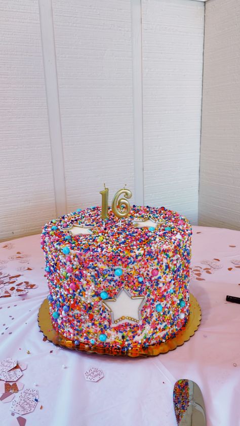 Cake Preppy, Preppy Outdoor Birthday Party, Preppy Birthday Cake Ideas, Sweet 16 Cakes Preppy, Preppy Sweet 16 Party, Go Shawty Its Your Birthday Cake Preppy, Rainbow Sprinkle Cake, Birthday Cake Preppy, Preppy Sweet 16