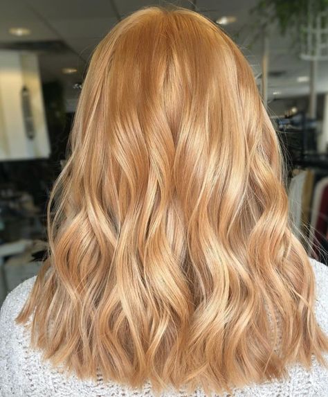 Dusty Strawberry Blonde with Platinum Highlights Natural Strawberry Blonde Hair, Auburn Hair Dye, Dark Strawberry Blonde Hair, Reddish Blonde Hair, Dark Strawberry Blonde, Light Strawberry Blonde, Strawberry Blonde Highlights, Shades Of Red Hair, Strawberry Blonde Hair Color