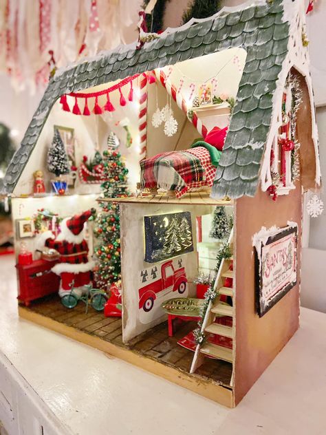 Lights For Christmas, Christmas Diorama, The Best Dessert, Christmas Shadow Boxes, Dollhouse Christmas, Doll House Crafts, Christmas Gingerbread House, Best Dessert, Christmas Dolls