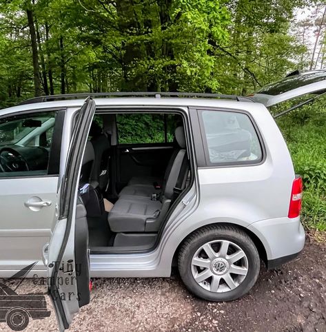 Daniel stellt uns seinen VW Touran 1t1 vor. ➡️ @hschlag_daniel 🚗 Was macht deinen Camper besonders? Die Geschichte. Der Touran ist nun seit knapp 20 Jahren in unserem Besitz. Wir haben unseren ersten gemeinsamen Familienurlaub damit gemacht, den ersten Familienhund abgeholt und meine Brüder und ich haben das Fahren im Touran gelernt. Und vor knapp einem Jahr habe ich dem Touran die neue Aufgabe als Camper erteilt. 🚗 3 Fun facts: - modularer Ausbau - kann jederzeit als Familienauto mit ... Volkswagen Touran, Vw Touran, Volkswagen, Fun Facts