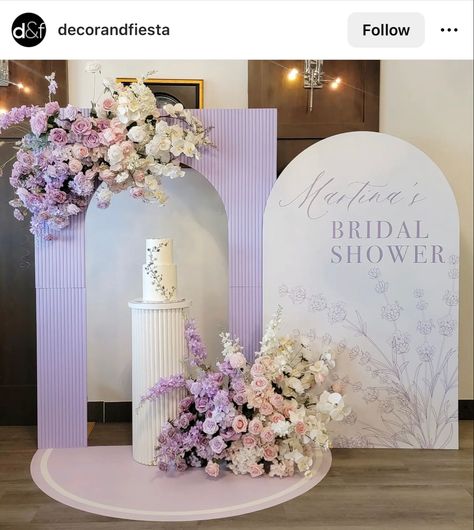 Lavender Bridal Shower Backdrop, Pastel Themed Bridal Shower Ideas, Purple Floral Backdrop, Bridal Shower Lilac Decor, Lavender Backdrop Ideas, Bridgerton Backdrop Ideas, Purple Floral Baby Shower Ideas, Bridal Shower Purple Theme, Arch Backdrop With Flowers