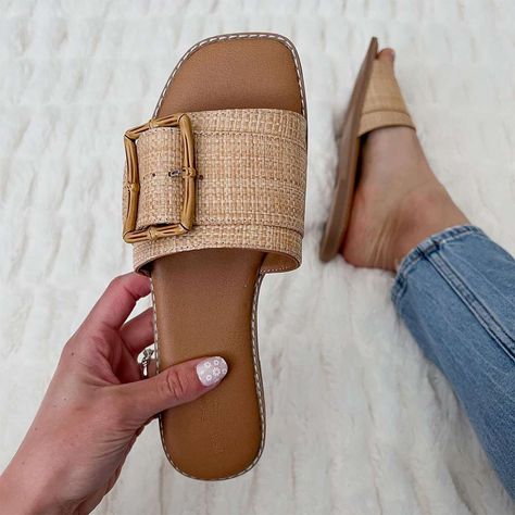 The Top 10 Most-shared Finds. : Target Finds Summer Slides, Italy Outfits, Womens Summer Shoes, Swag Shoes, Fabulous Shoes, Easy Breezy, Shoe Obsession, Spring Summer Outfits, Sandals Summer