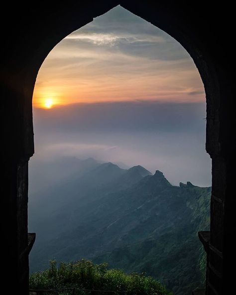 Location: Rajgad Fort @trellingpune ‘s top picks of the day. . . Featured Artist: @shoheb_sayyad Rajgad Fort Images, Rajgad Fort, Fort Photography, Weekend Challenge, Maharaj Wallpapers, Instagram Logo Transparent, Android Wallpaper Blue, Shivaji Maharaj Hd Wallpaper, Logo Transparent