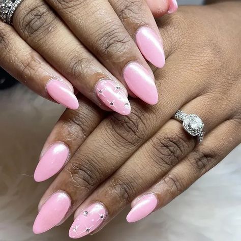 Pink chrome bridal nail inspiration Wedding Nail Designs, Royals Nails, Silver Nail Polish, Hot Nail Designs, Bridal Nail, Fun Nail Colors, Pink Chrome, Nail Jewels, Wedding Nail