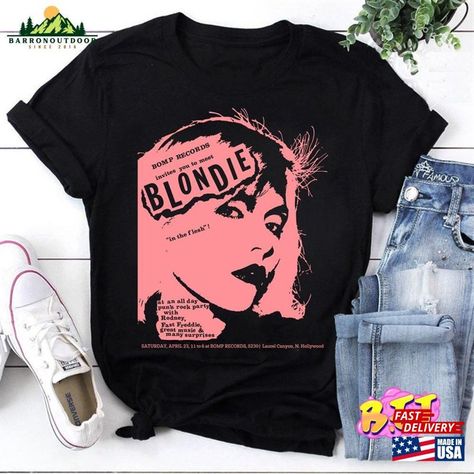 Vintage Blondie Debbie Harry T-Shirt Shirt Sweatshirt Unisex Check more at https://barronoutdoor.com/product/vintage-blondie-debbie-harry-t-shirt-shirt-sweatshirt-unisex/ Blondie Debbie Harry, Laurel Canyon, Debbie Harry, Rock Legends, Tee Shirt Designs, Love Shirt, In The Flesh, Music Love, Vintage Shirt