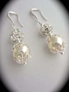 Jewelry Craft Ideas - Pandahall.com Bridal Jewelry Pearl Earrings, Anting Manik, Jewellery Pearl, Pearl Bridal Jewelry, Bridal Earrings Drop, Pearl Earrings Wedding, Bride Earrings, Bridal Earrings Pearl, Jewelry Pearl