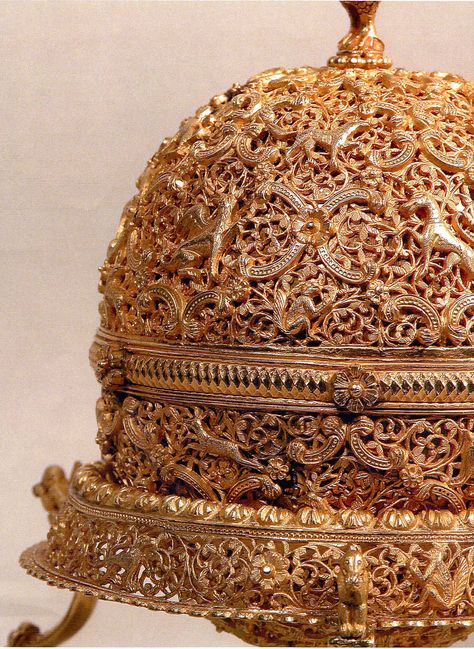 Antique Jewellery Designs, Goa India, Ancient India, Antique Boxes, Ancient Artifacts, Gold Case, Incredible India, Intricate Designs, Metropolitan Museum Of Art