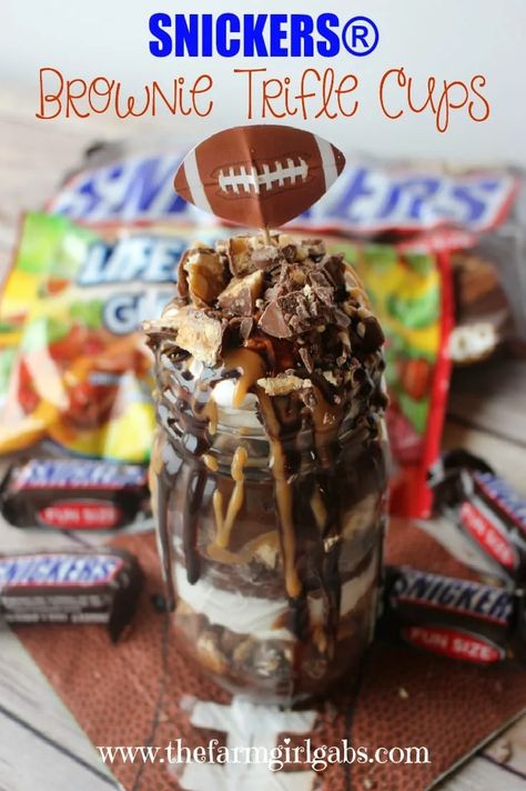 SNICKERS® Brownie Trifle Cups Brownie Trifle Cups, Desserts In A Jar, Trifle Cups, Snickers Dessert, Snicker Brownies, Brownies In A Jar, Jar Desserts, Snickers Cake, Brownie Trifle