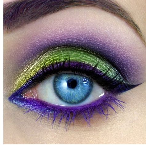 Gonna do this in different shades of blue with a really deep purply red lip for the show. Otherworldly Fashion, Mardi Gras Makeup, Petunia Flowers, Blue Eyes Pop, Witch Makeup, Green Makeup, Colorful Eye Makeup, Purple Eyeshadow, Glamorous Makeup