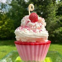 Cupcake Candles Diy, Diy Cupcake Candle, Homemade Candle Recipes, Lilin Aroma, Candle Making Recipes, Handmade Candles Diy, Birthday Return Gifts, Sweet Candles, Cupcake Candle