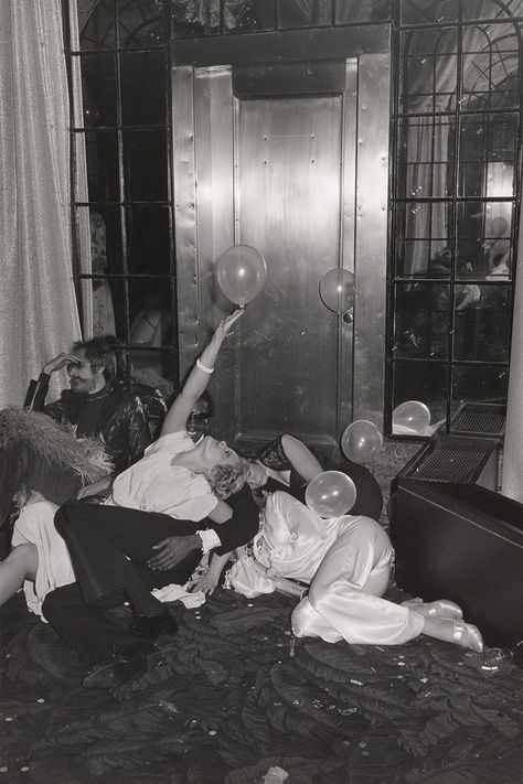 The Greatest Party of all time: Studio 54 Homo Sapien, Studio 54 Party, Photo Hacks, Mikhail Baryshnikov, Gordon Parks, Party Aesthetic, Dirty 30, Studio 54, I'm With The Band