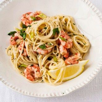 Linguine with Fiery Prawns Recipe Ideas - Healthy & Easy Recipes Prawn Linguine Recipe, Prawn Linguine, Linguine Recipes, Easy Fish Recipes, Linguine, House Garden, Seafood Dishes, Home Recipes, How To Cook Pasta