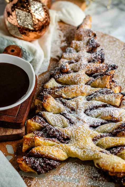 Puff Pastry Snowflake Dessert, Nutella Puff Pastry Snowflake, Nutella Star Bread Puff Pastry, Puff Pastry Chocolate Twist, Nutella Wreath Puff Pastry, Nutella Snowflake Puff Pastry, Snowflake Puff Pastry, Nutella Snowflake, Puff Pastry Snowflake