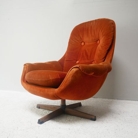 Orange Swivel Chair, Mid Century Swivel Chair, Furniture Images, Pink Armchair, Retro Armchair, Vintage Nightstand, Vintage Mirror Wall, Retro Mid Century Modern, Mid Century Armchair