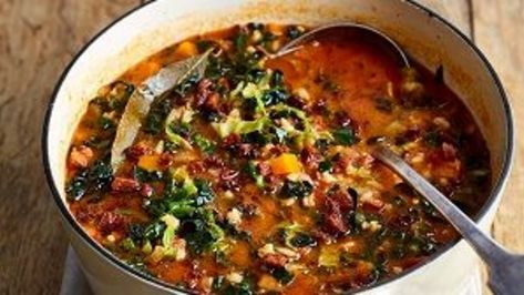 Jamie Oliver's Budget Minestrone Soup Jamie Oliver Minestrone, Jamie Oliver Soup, Pasta Packet, Minestrone Soup Recipe, Avocado Hummus, Jamie Oliver Recipes, Barley Soup, Minestrone Soup, Drying Pasta