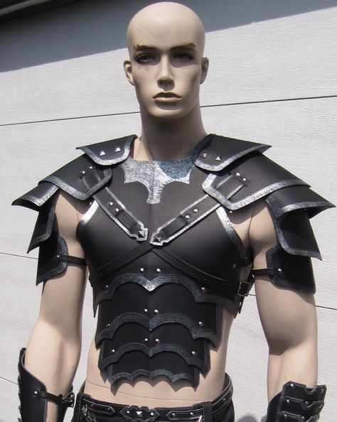 Except the chest plate would go all the way around. Diy Dragon Costume, Iron Man Hand, Ghost Silhouette, Armor Medieval, Larp Props, Leather Armour, Types Of Armor, Chest Plate, Medieval Cosplay