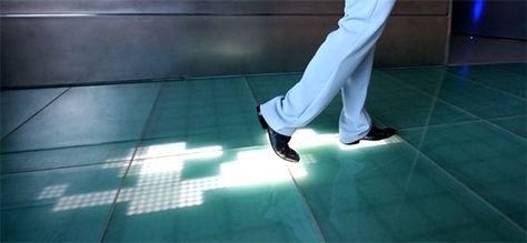 Interactive Floor by Sensacell. Integrated tech enables it to recognize when someone is walking over it and consequently light up Interactive Technology, Led Dance Floor, Interactive Floor, Billy Jean, Creative Flooring, Floor Graphics, Disco Style, Led Dance, Digital Footprint